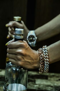 金子手链女品牌,璀璨时尚的传承与创新