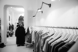 YIMU品牌西服，品质之选，时尚先锋