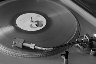 低音震撼的高端耳机品牌解析