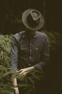 百元红色男款汉服品牌，穿越古今的时尚选择